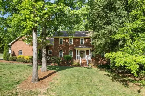 949 Aquaview Dr, Kernersville, NC 27284