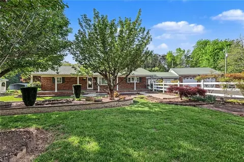 1362 N Us Highway 311, Walnut Cove, NC 27052