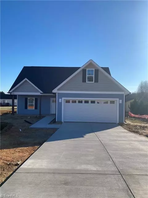 1010 Fairfield Dr, Yadkinville, NC 27055