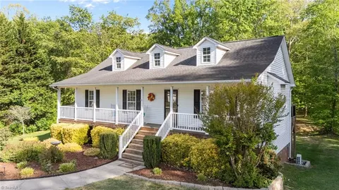 20 Collin Ln, Thomasville, NC 27360