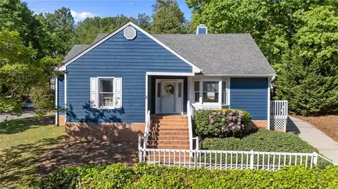 944 Chatfield Dr, Jamestown, NC 27282