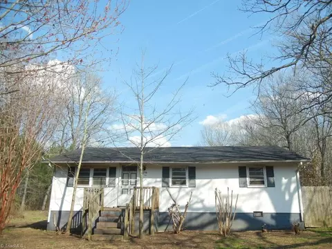 1034 Cascade Ave, Eden, NC 27288