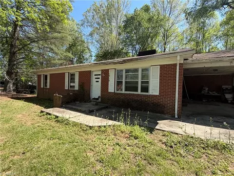 1519 Pipers Gap Rd, Mount Airy, NC 27030