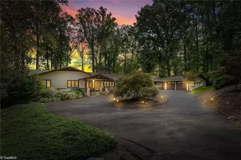 3301 Forsyth Dr, Greensboro, NC 27407