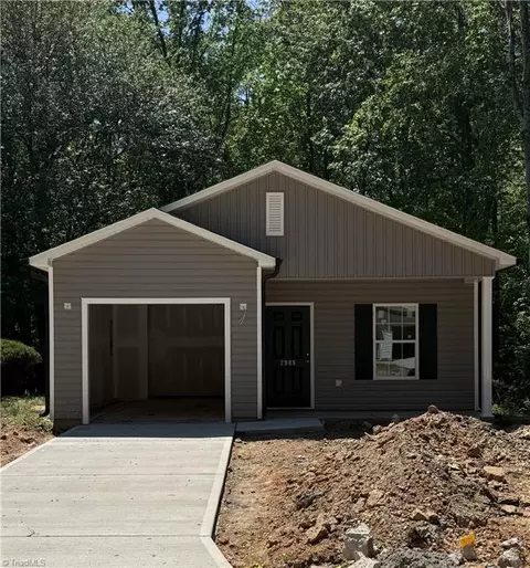 2908 Bainbridge Dr, Winston Salem, NC 27105
