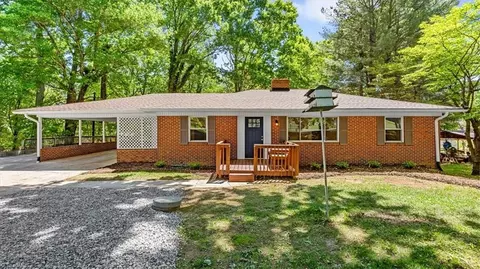 5725 Stanleyville Dr, Winston Salem, NC 27105