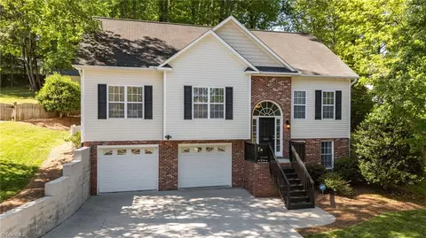 2241 Briar Glen Rd, Winston Salem, NC 27127