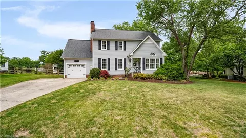 3819 Oak Forest Dr, High Point, NC 27265