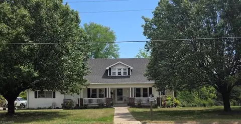 1218 Meadow Rd, Eden, NC 27288