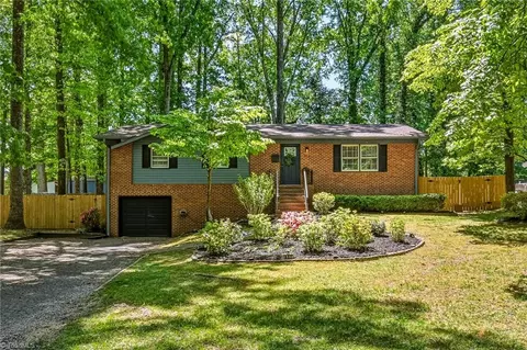 402 Kyle Rd, Winston Salem, NC 27104