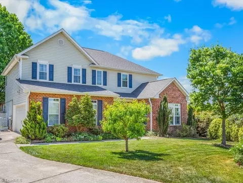 841 Lisa Run Ct, Kernersville, NC 27284