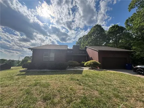 4220 Mae Len Dr, Winston Salem, NC 27107