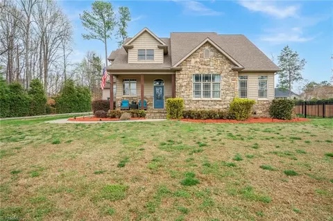 140 Pine Bluff Dr, Mooresville, NC 28117