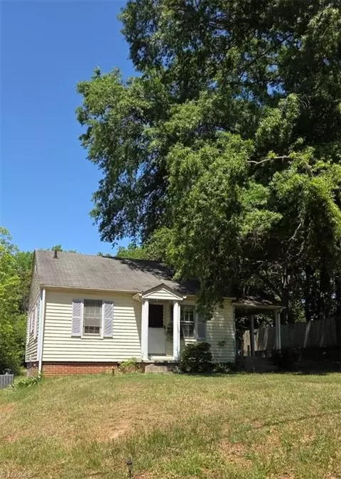 2709 Eastwood Dr, Winston Salem, NC 27107