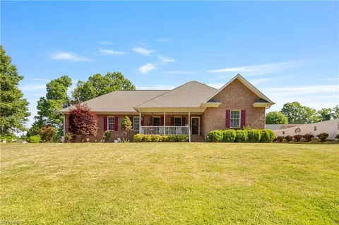 717 Westridge Dr, Pilot Mountain, NC 27041