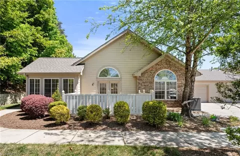 4267 Plantation Ridge Ln, Greensboro, NC 27409
