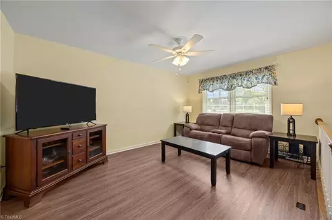 Living - 340 Mountainview Rd, King, NC 27021 photo 2 of 4