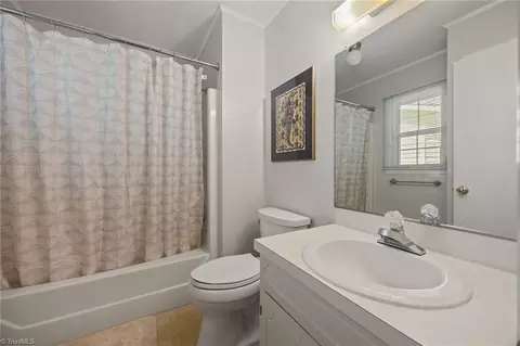 Bath - 340 Mountainview Rd, King, NC 27021 photo 4 of 6