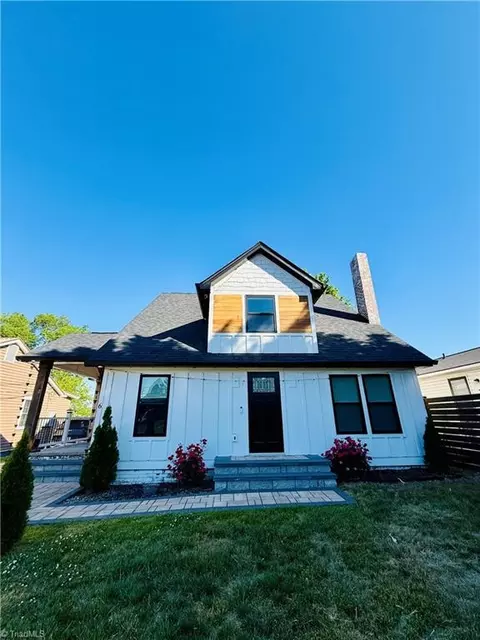 6 Sunrise Ave E, Thomasville, NC 27360