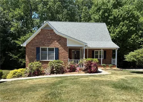 87 Shadylawn Dr, Winston Salem, NC 27104