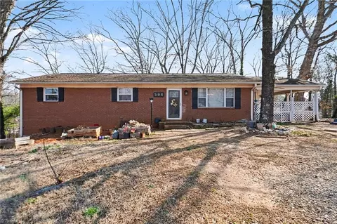 508 Pineywood Rd, Thomasville, NC 27360