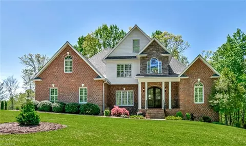 1660 Skyland Dr, Wilkesboro, NC 28697