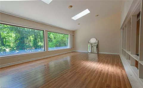 Living - 528 Farriss Ave E, High Point, NC 27262 photo 3 of 13
