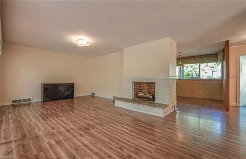 Living - 528 Farriss Ave E, High Point, NC 27262 photo 9 of 13