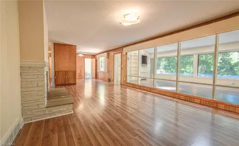 Living - 528 Farriss Ave E, High Point, NC 27262 photo 8 of 13