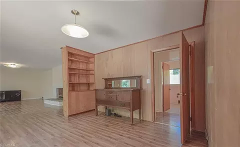 Living - 528 Farriss Ave E, High Point, NC 27262 photo 7 of 13