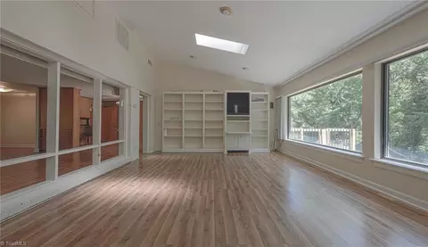 Living - 528 Farriss Ave E, High Point, NC 27262 photo 5 of 13