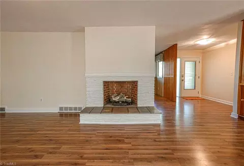 Living - 528 Farriss Ave E, High Point, NC 27262 photo 10 of 13