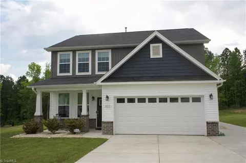 633 Mahogany Dr, Thomasville, NC 27360