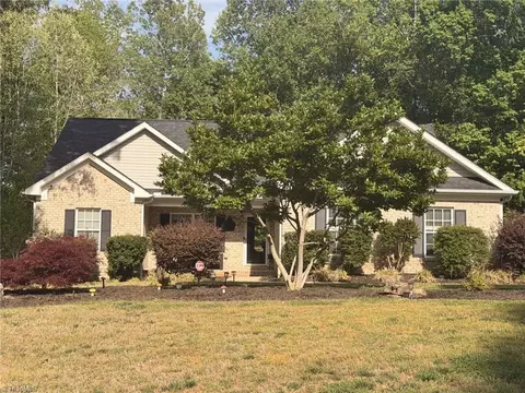 7704 Perthshire Dr, Oak Ridge, NC 27310