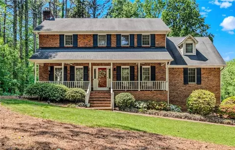 500 Knob View Dr, Winston Salem, NC 27104
