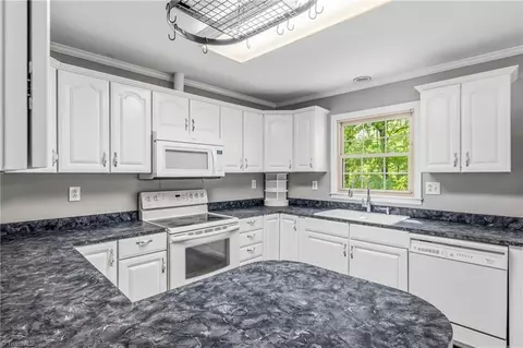 Kitchen - 104 Windover Dr, Pinnacle, NC 27043 photo 2 of 6