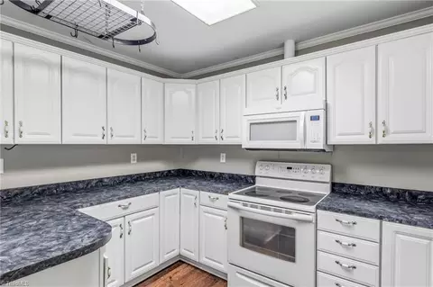 Kitchen - 104 Windover Dr, Pinnacle, NC 27043 photo 4 of 6