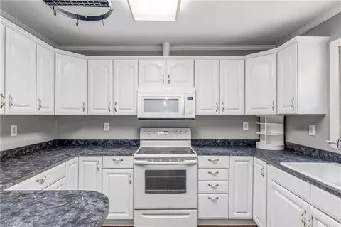 Kitchen - 104 Windover Dr, Pinnacle, NC 27043 photo 3 of 6
