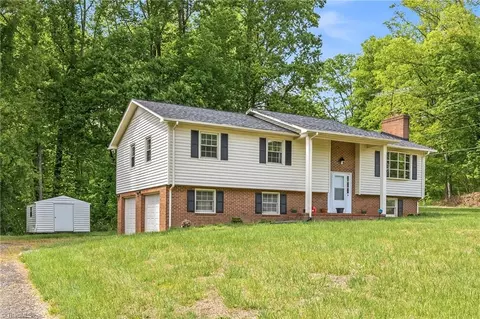 104 Windover Dr, Pinnacle, NC 27043