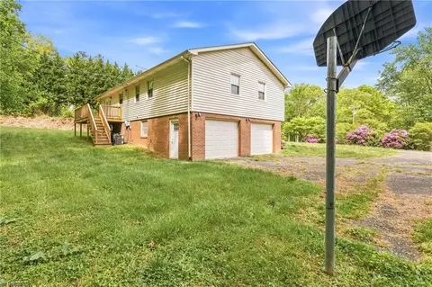 Exterior - 104 Windover Dr, Pinnacle, NC 27043 photo 5 of 9