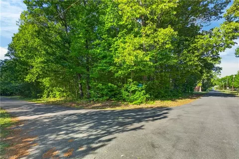 4414 Matthews Ln, Greensboro, NC 27405