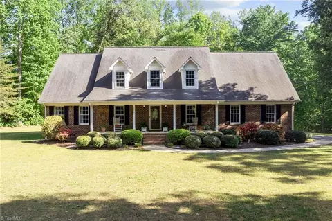 5812 Crimson Ct, Mebane, NC 27302