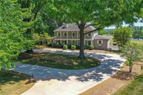 216 Juniper Cir, Bermuda Run, NC 27006