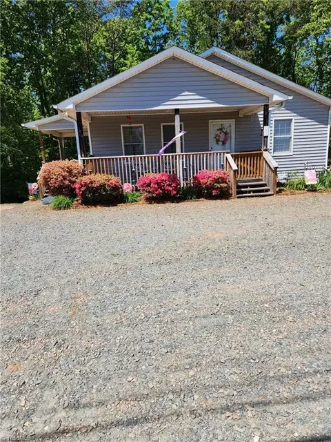 2095 Piney Mountain Rd, Walnut Cove, NC 27052