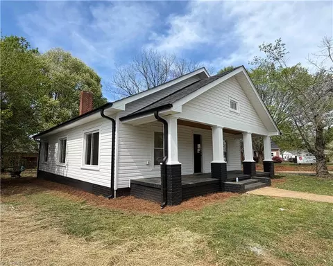 810 Anthony St N, Burlington, NC 27217