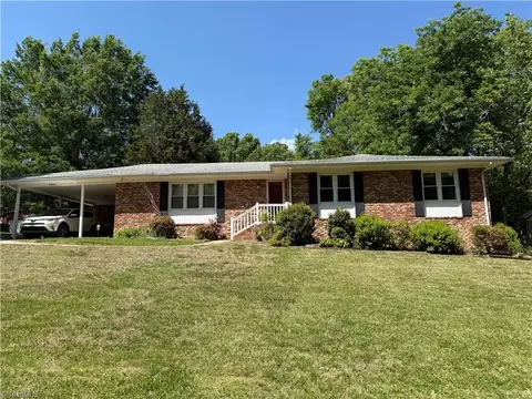 3908 Beverly Hills Dr, High Point, NC 27265