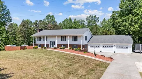 786 Central Rd, Clemmons, NC 27012