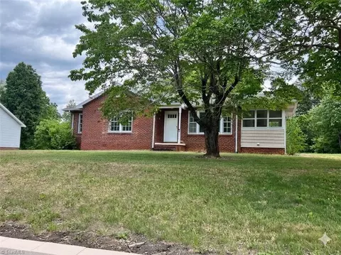 1448 Briarcliff Dr, Asheboro, NC 27205