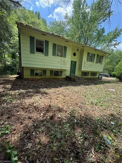 5041 Wind Spring Dr, Winston Salem, NC 27105