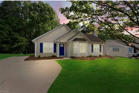 813 Valley Oak Dr, Greensboro, NC 27406